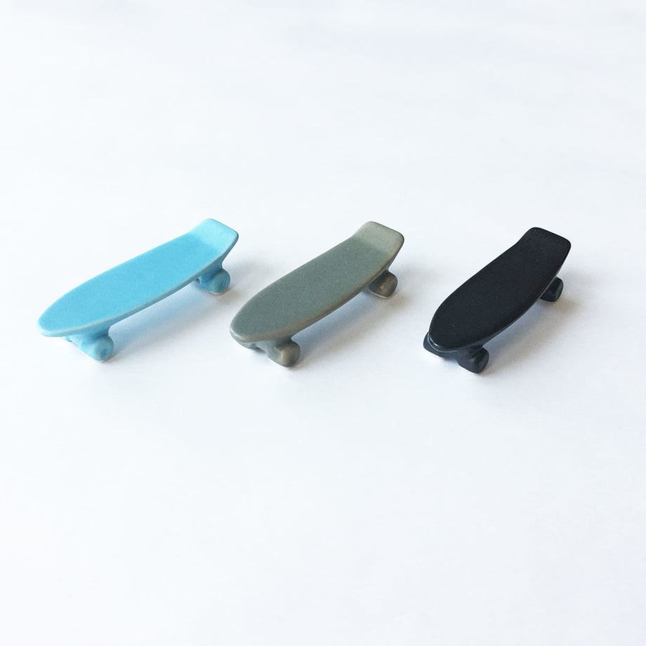 TALKY/skate board chopstick rest